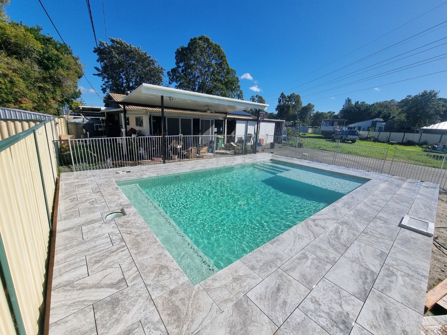 Resort-style pool tiling by ID Tiling